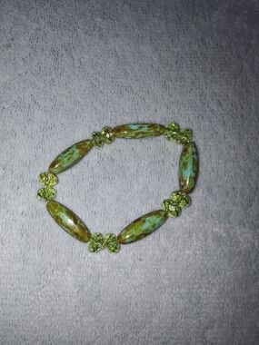 Green Beaded Stretch Bracelet - Handmade Jewelry